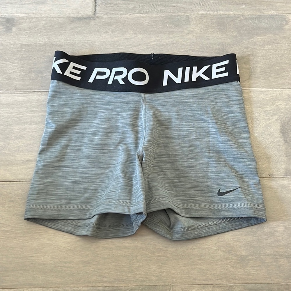 Nike pro spandex shorts size S grey pattern color